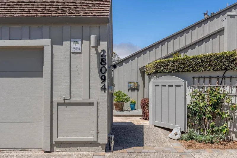 28094 Barn Way photo 2
