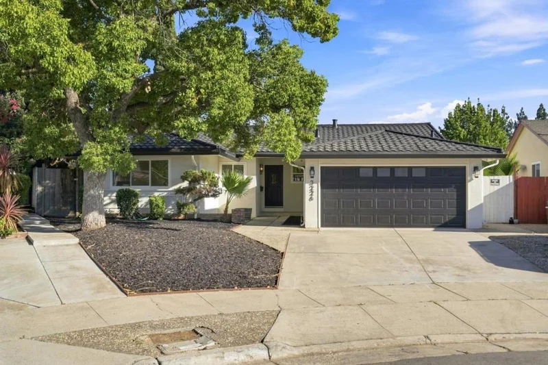 3226 Pentland Court photo 2