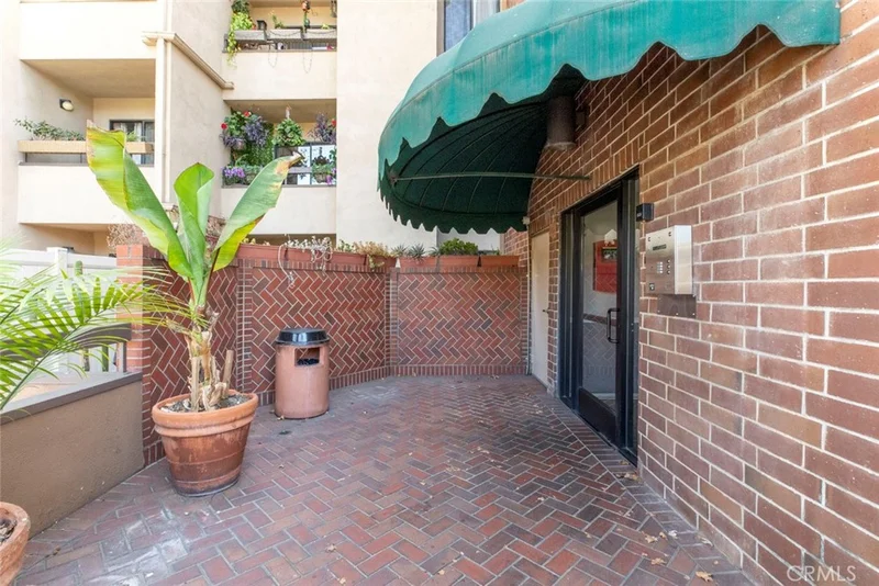 Photo 2 of 460 Oak Street 203