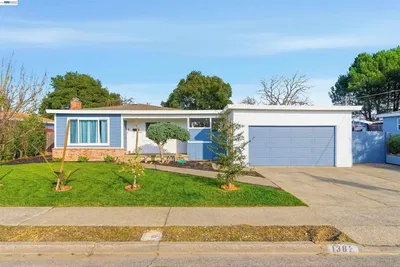 1382 Donna St