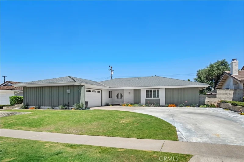 Photo 2 of 933 Boxwood Avenue