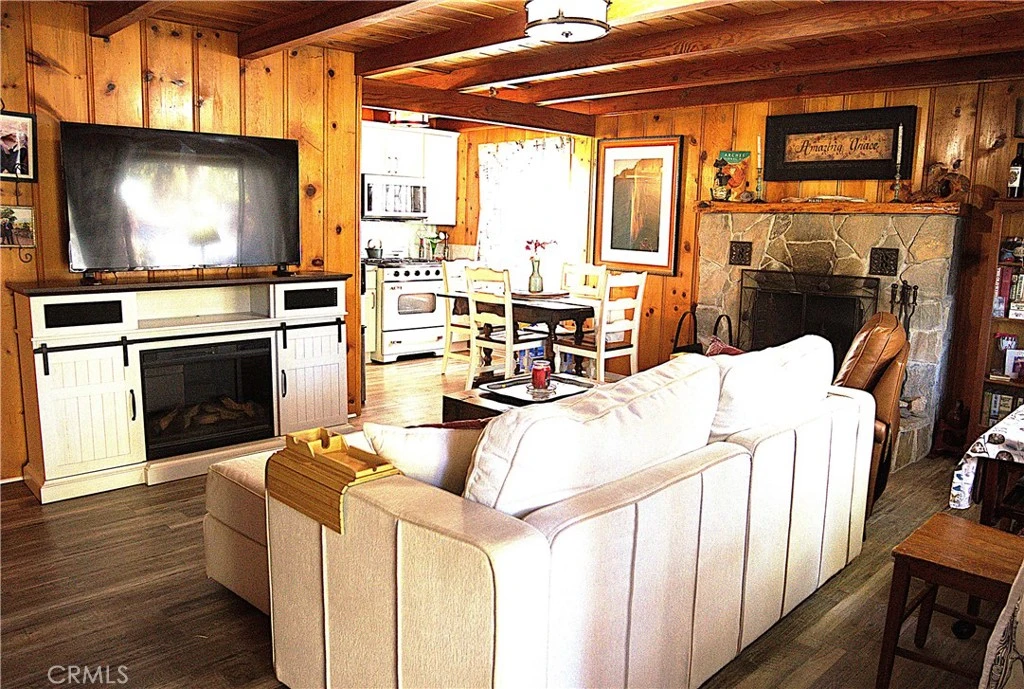 Interior 4