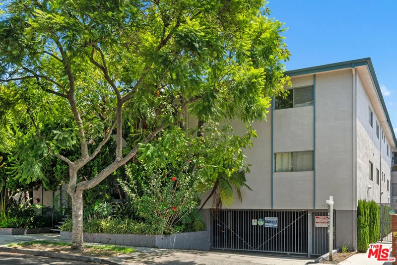 1152 N Poinsettia Place 5