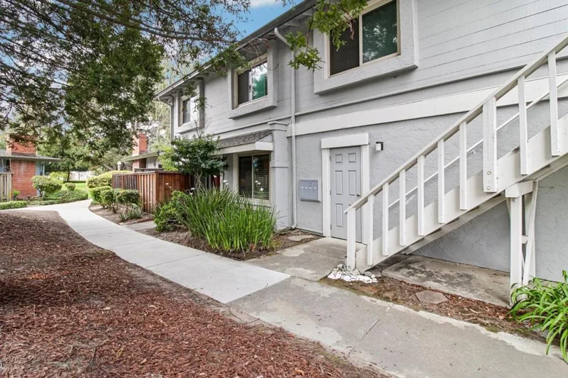 Photo 2 of 1117 Sutherland Lane 2