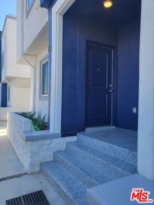 2758 W 12th Street