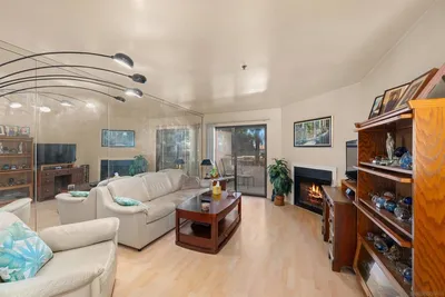 5649 Lake Park 102
