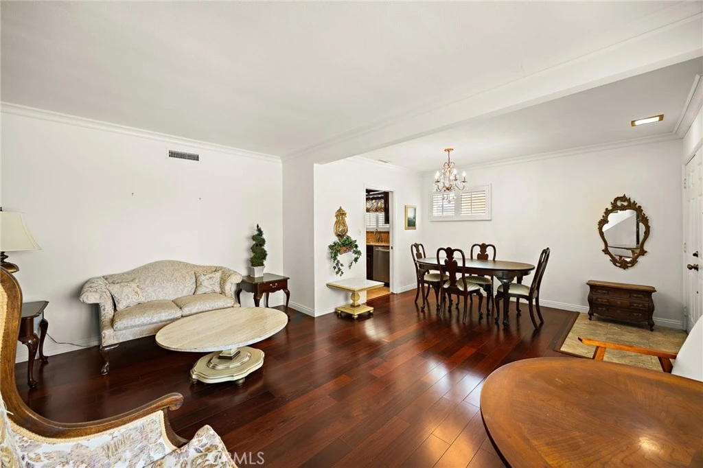 Interior 3