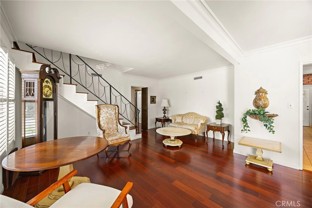 Interior 4