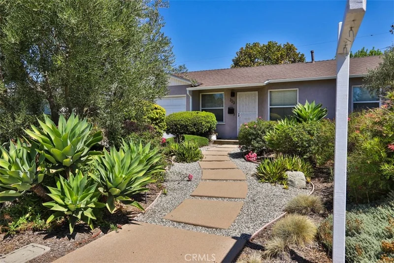 323 E El Sur Street