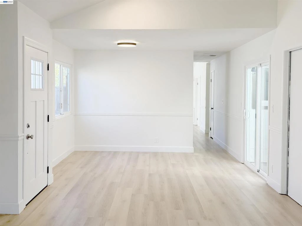 Interior 4