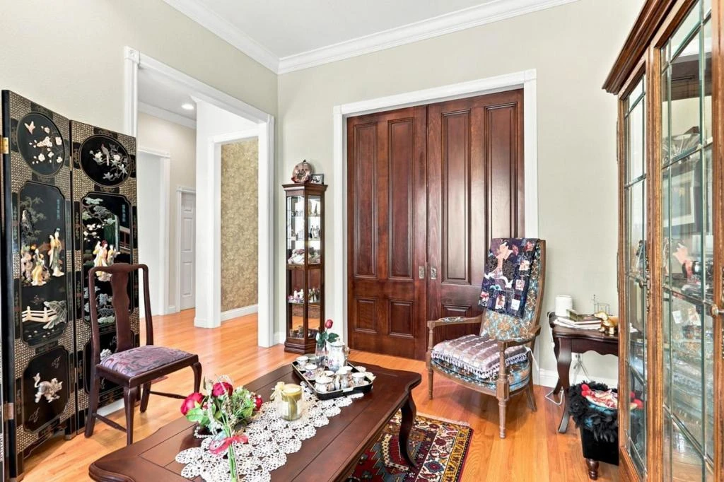 Interior 4