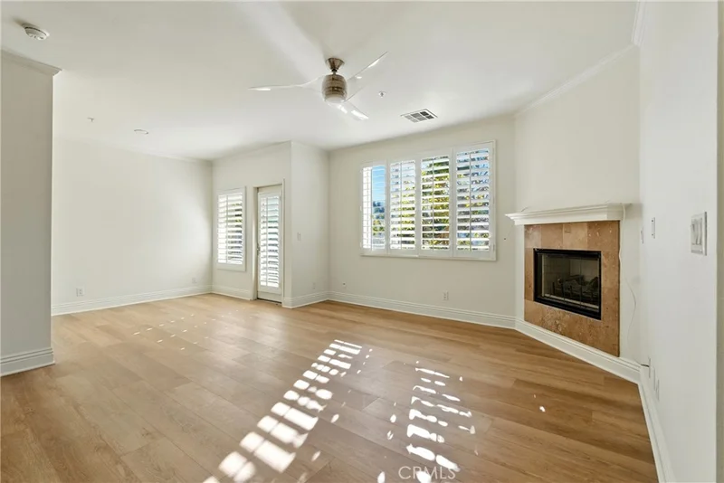 22681 Oakgrove 225 photo 2
