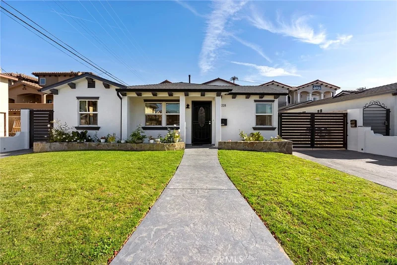 18228 Regina Avenue