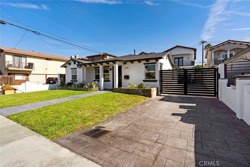 18228 Regina Avenue photo 2