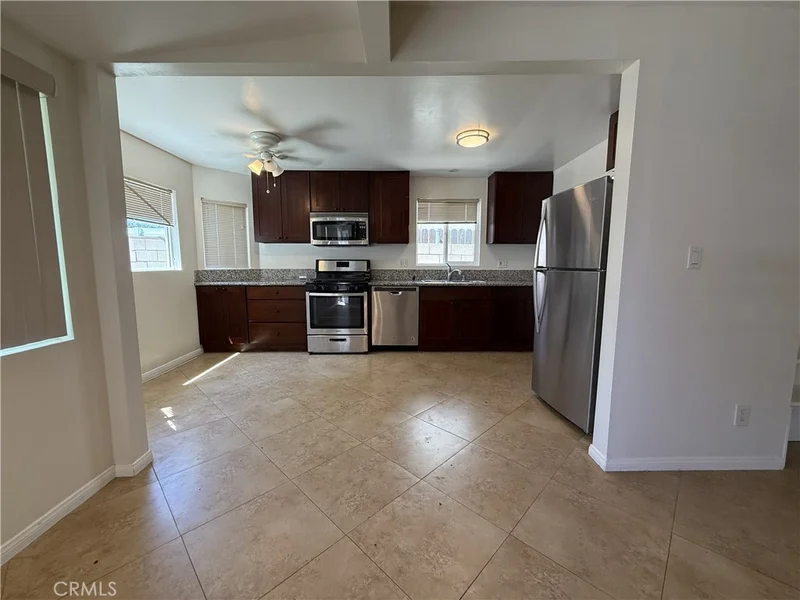 7322 Lindley photo 2