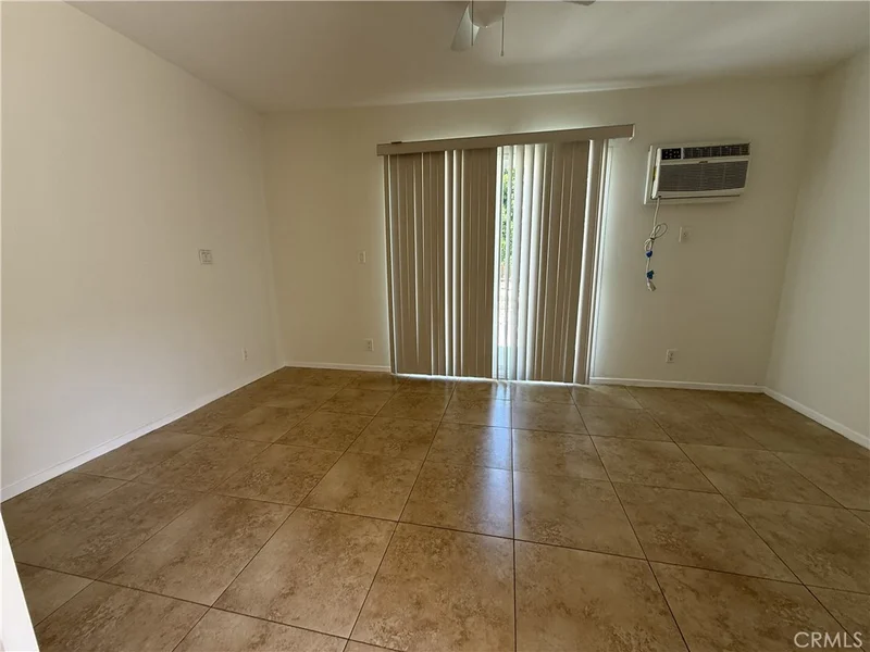 7320 Lindley photo 2