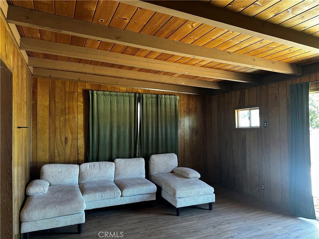 Interior 4