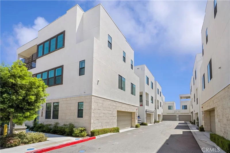 2172 Pearl Walk