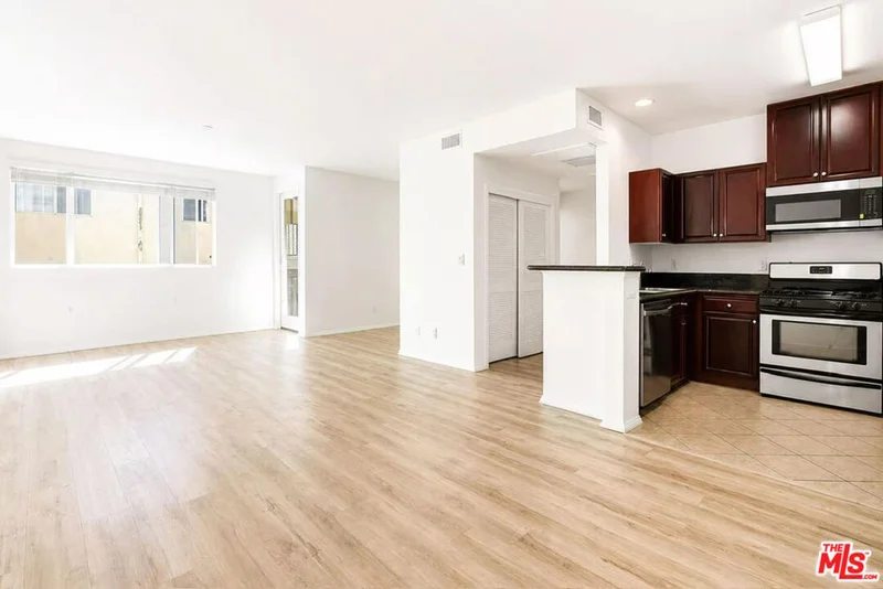 13941 Sherman Way 205 photo 2
