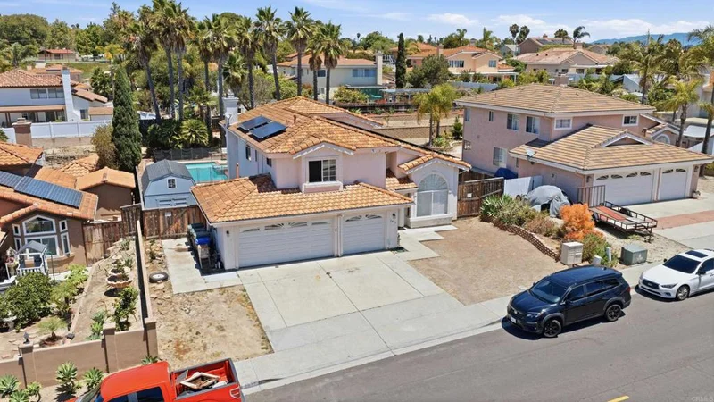 2077 Westwood Road photo 2