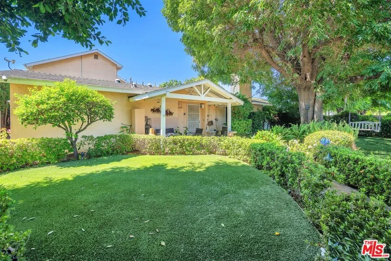 16416 Parthenia Street photo 2