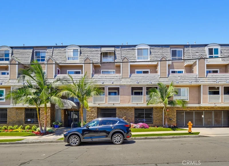 1355 Loma Avenue 311 photo 2