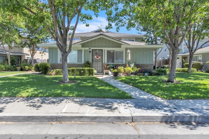 1327 Scossa Avenue 4