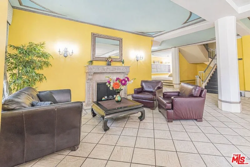 5640 Franklin Avenue 500 photo 2
