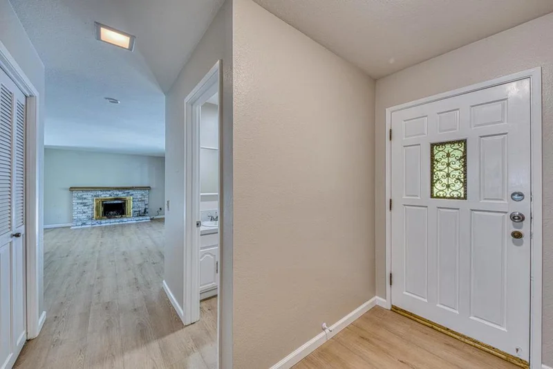 1095 Pacific Street photo 2