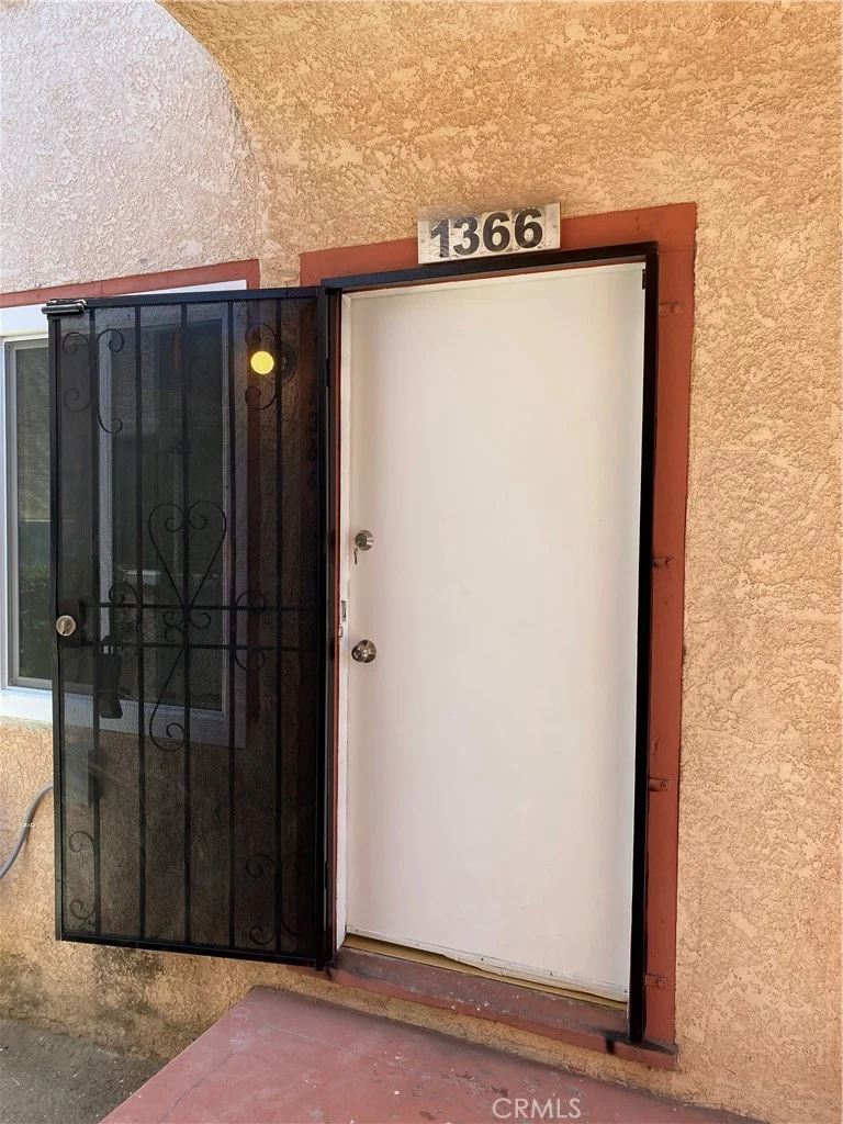 1366 W 37th