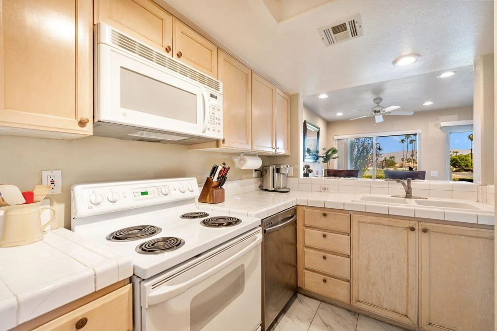 Interior 4
