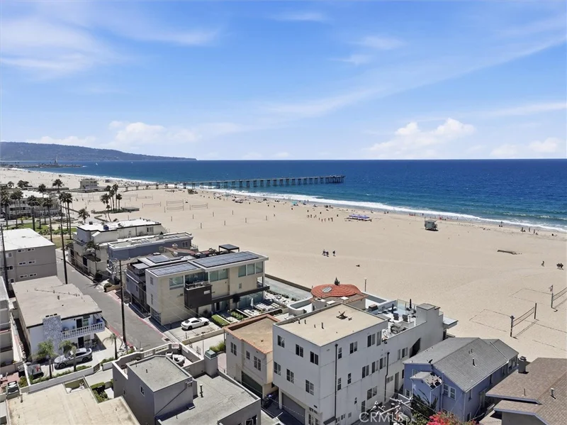 1602 The Strand (Entire Property) photo 2