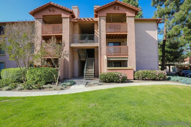 12019 Alta Carmel Ct. 272