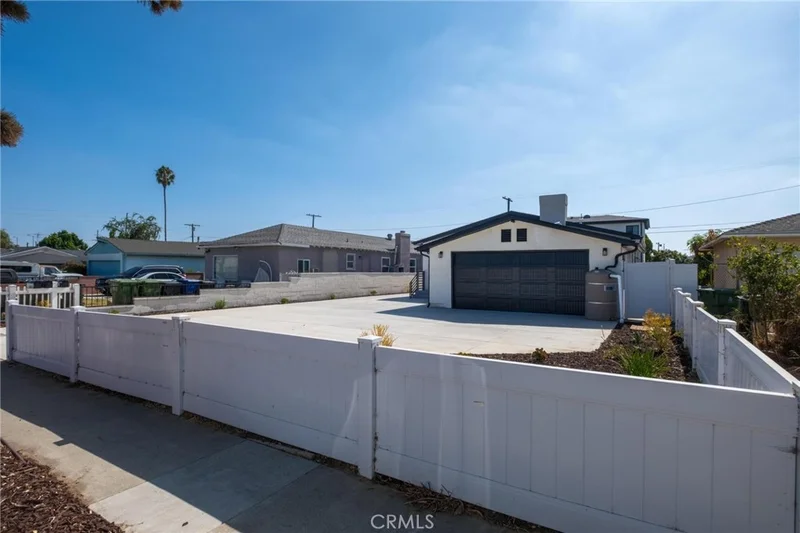 Photo 2 of 20840 Denker Avenue