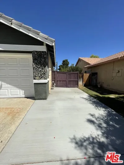 2611 Gemstone Avenue photo 2