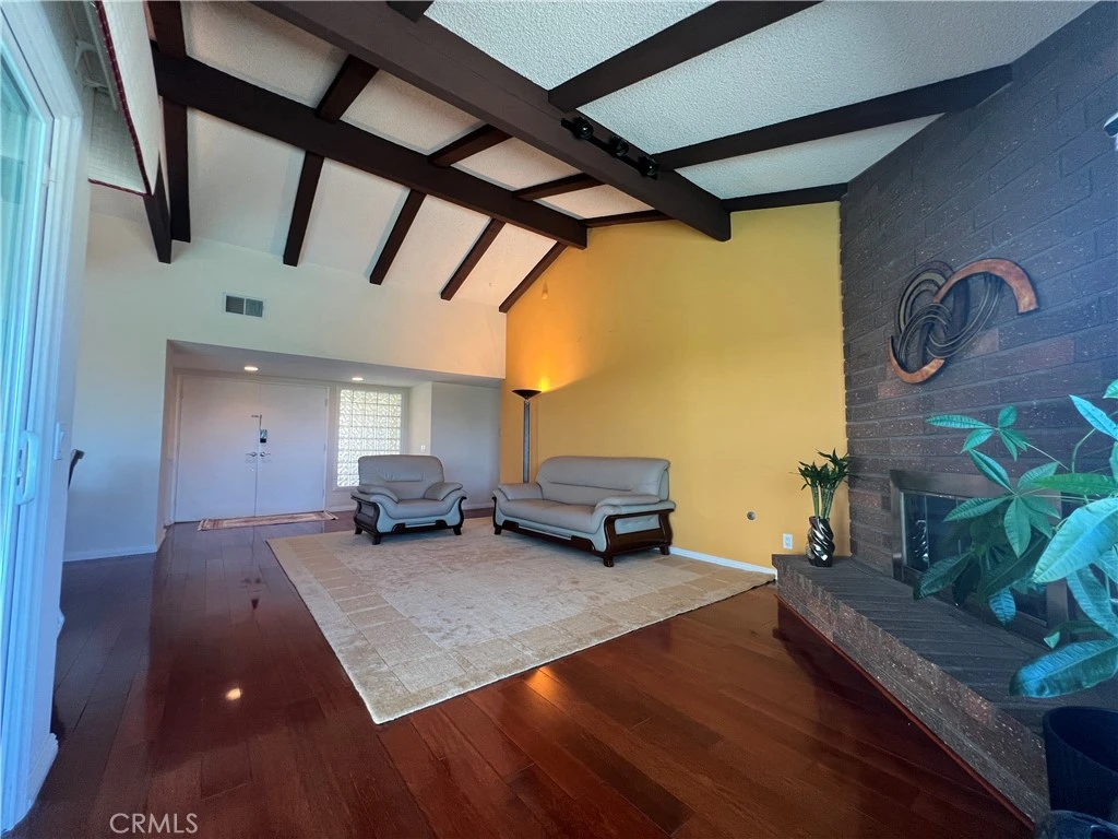 Interior 4