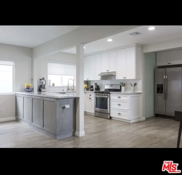 5740 Vantage Avenue photo 2