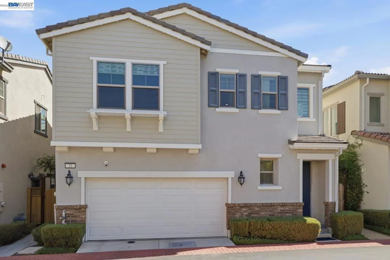 33 W Roccolino Ln