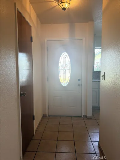33 E Wallis photo 2