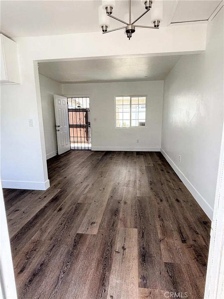 201 S Rowan Avenue photo 2