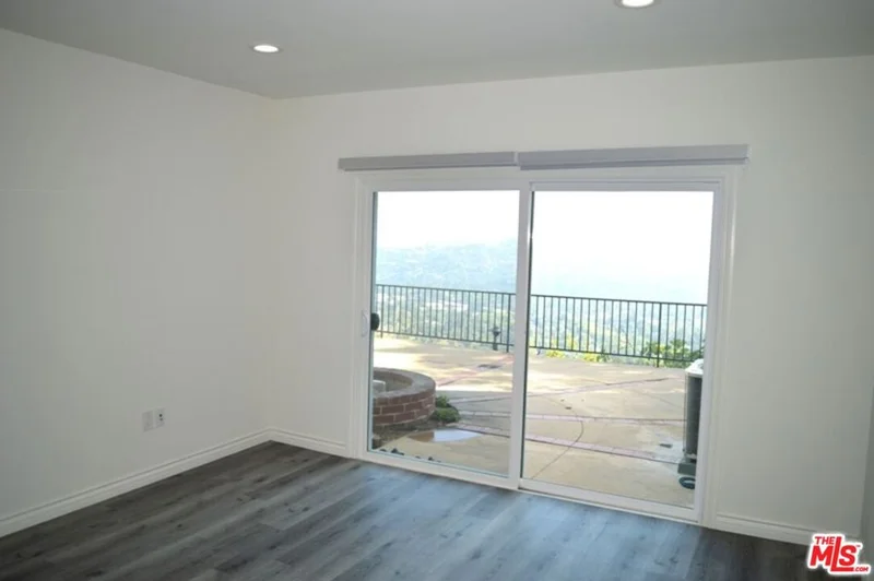 5425 Godbey Drive photo 2