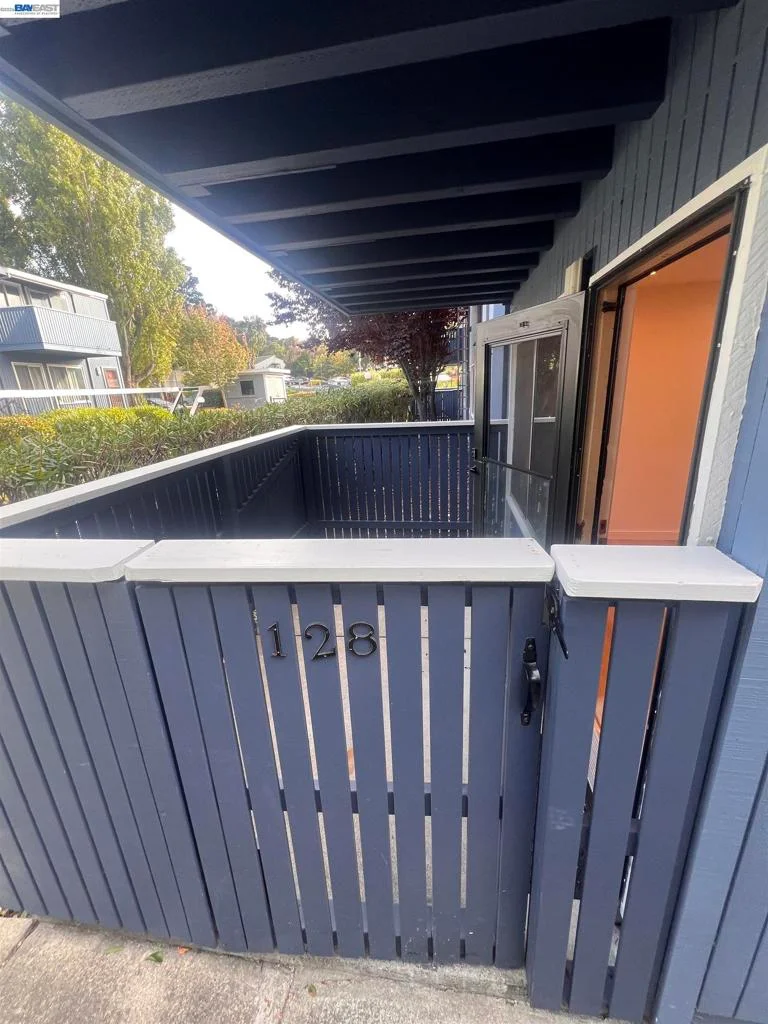 Photo 2 of 1126 Cherry Ave 128