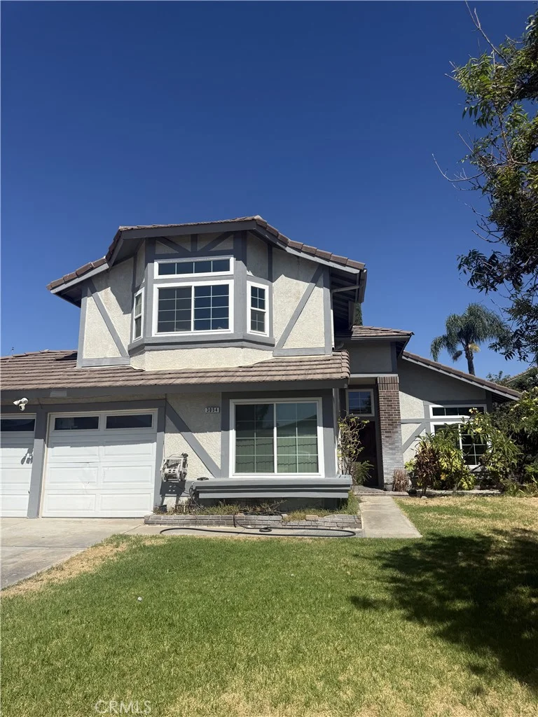 3054 N Forest