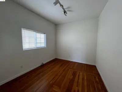 3244 ELLIS ST photo 2
