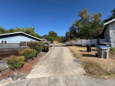 1625 Palm Drive photo 2
