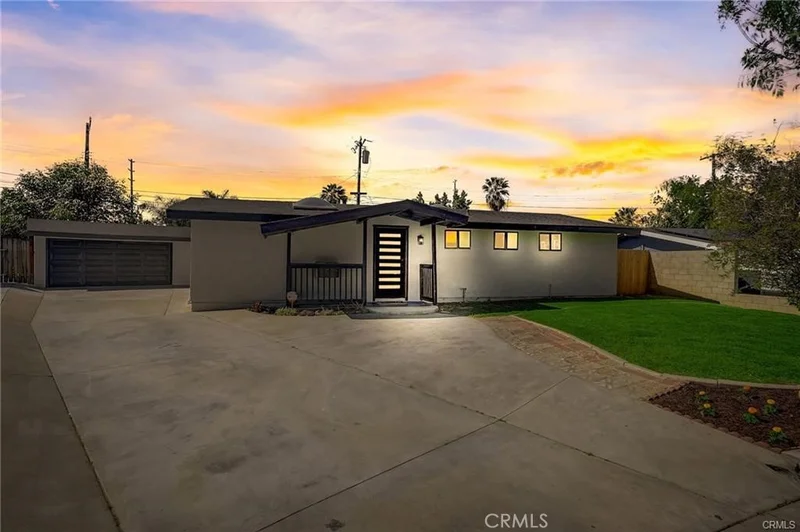 8845 Mentone photo 2