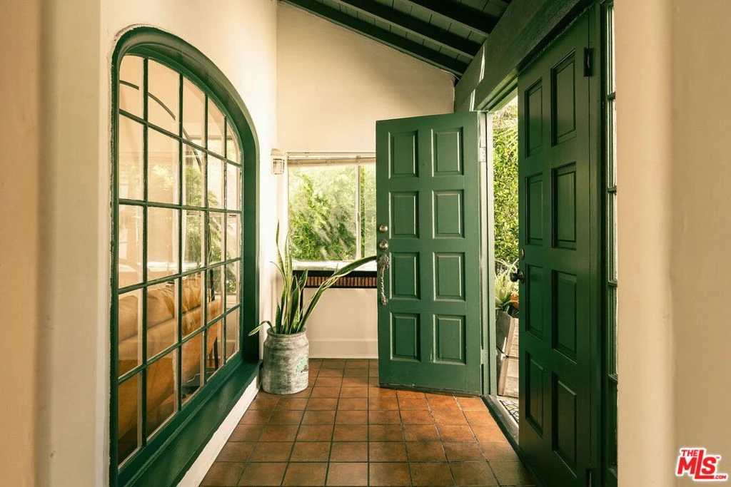 Interior 3