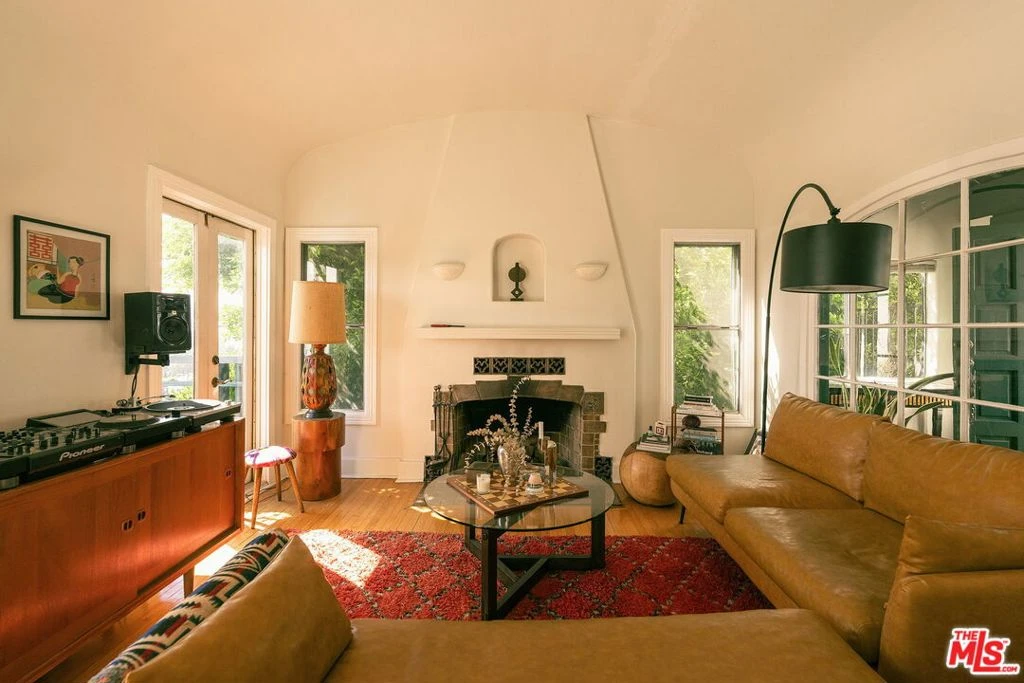 Interior 4
