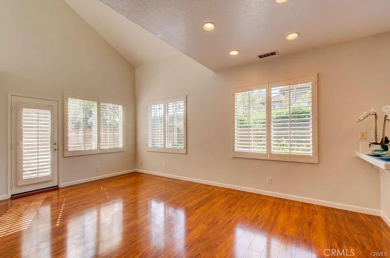 196 Cherrybrook Lane photo 2