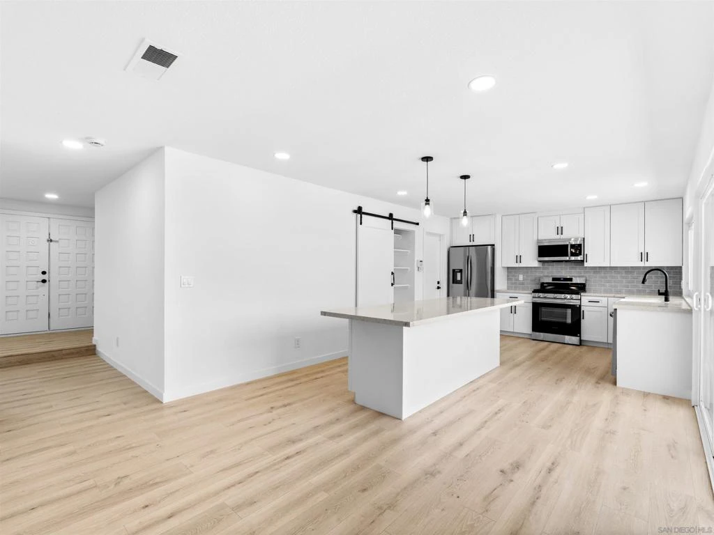 Interior 4